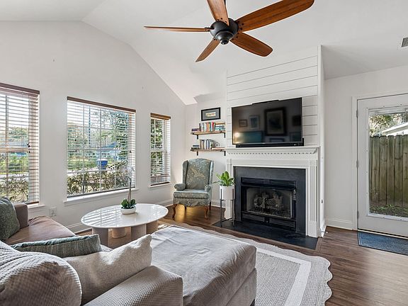 3rd image of 1728 Barracuda Rd