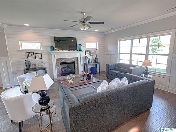 2nd image of 14 Desert Oak Ct
