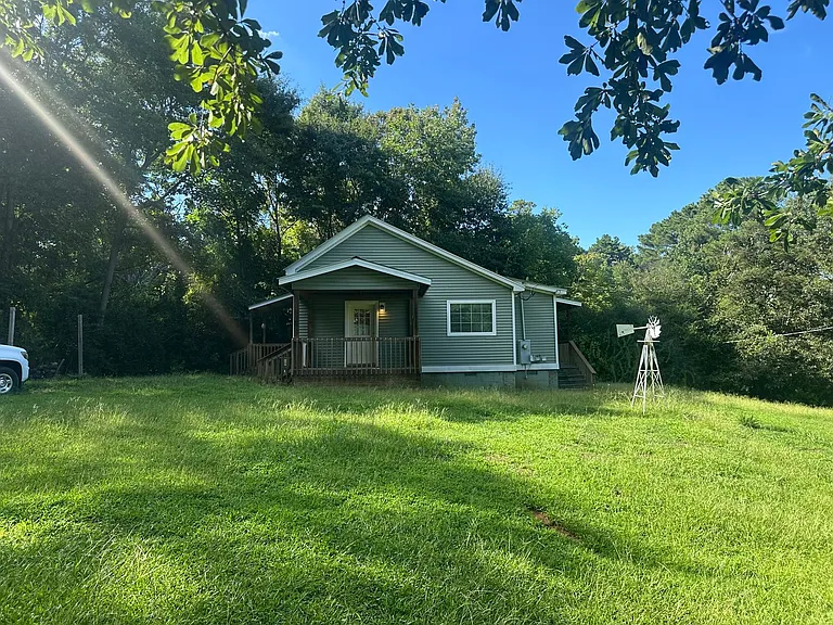 2107 Airport Rd — Photo 2