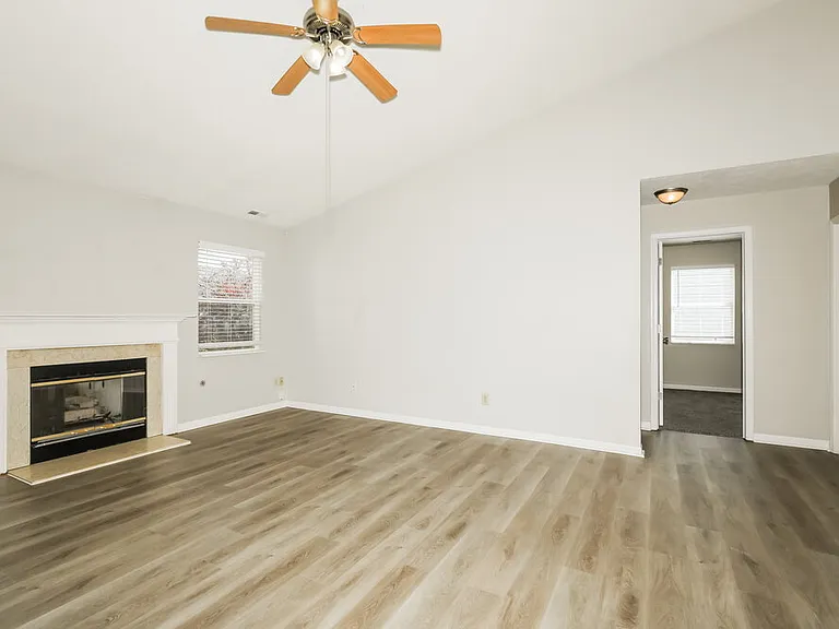 457 Sable Chase — Photo 4