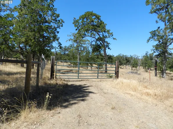 10152 Valley Dr #79, Dufur, OR 97021