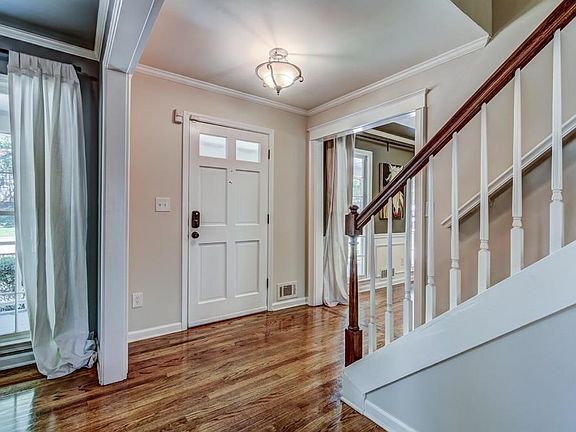 4th image of 130 Winterberry Ct