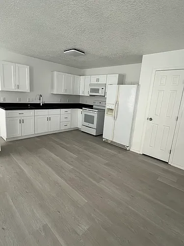 2441 Alvarado Dr NE Photo 1
