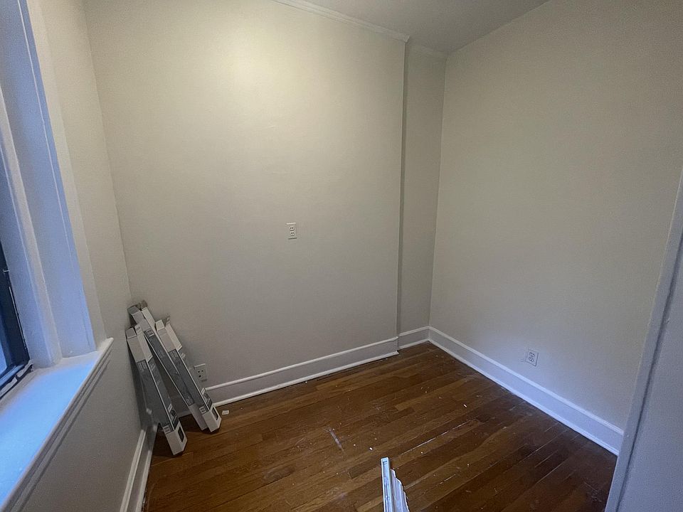2nd image of 56 Queensberry St #D