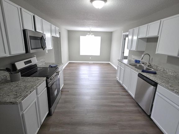 5th image of 274 Chesterton Dr