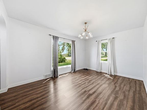 3rd image of 419 W MCMILLAN STREET