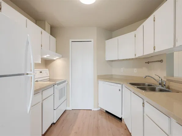 4030 Quadra St #201, Saanich, BC V8X 1K2