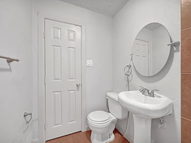 2503 Delano St — Photo 20