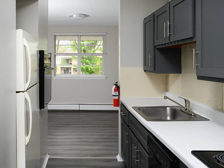 Croftwood Apartments — Photo 13