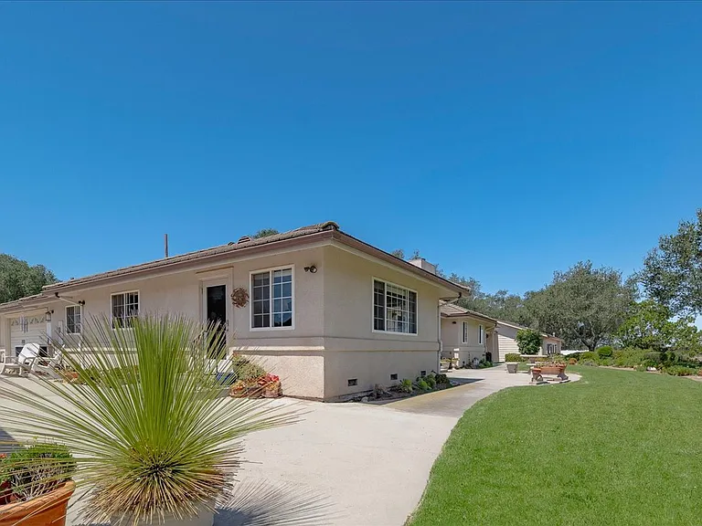 688 Willow Rd — Photo 9