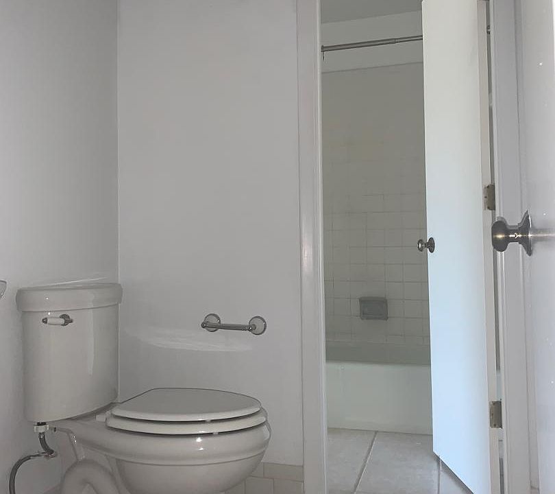 2nd image of 915 Country Club Dr SE APT E