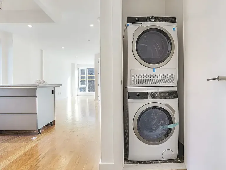138-25 Barclay Ave #600 — Photo 3