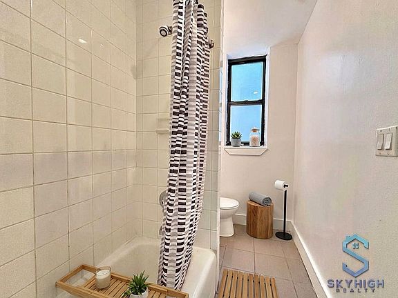 3rd image of 1326 Halsey St APT 3R