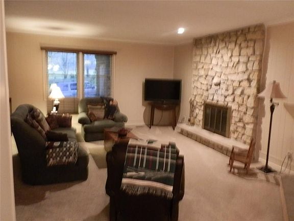 5th image of 8725 N Suncrest Wood Pl W