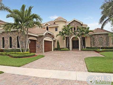 1st image of 10555 Versailles Blvd