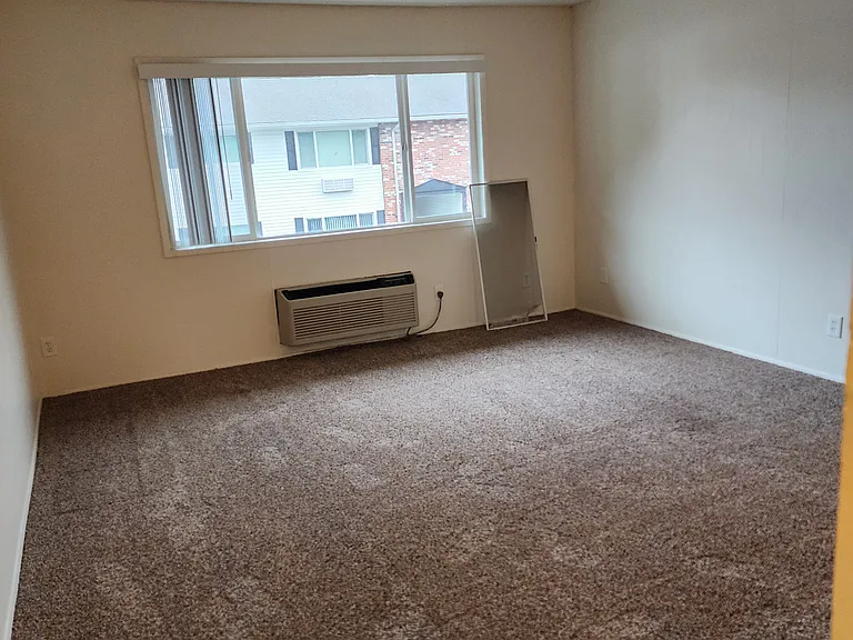 Kristin Apartments — Photo 23