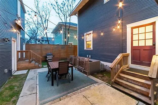 Shared backyard to your front door upstairs entrance. - 1601 S Adams St #B-2
