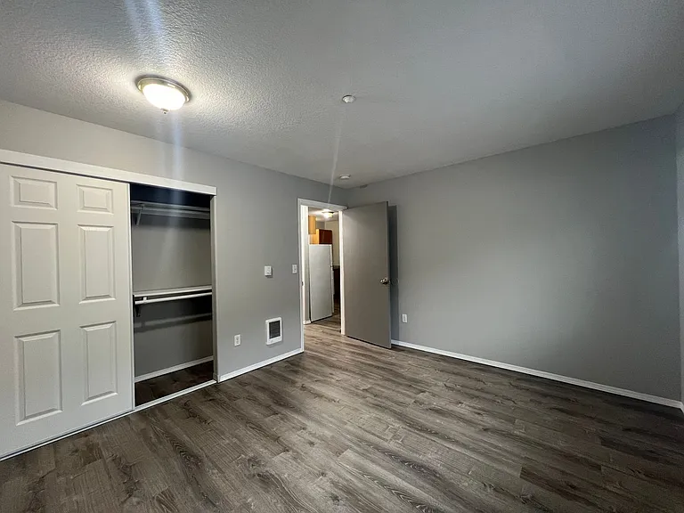 Ascot Place Apartments — Photo 9