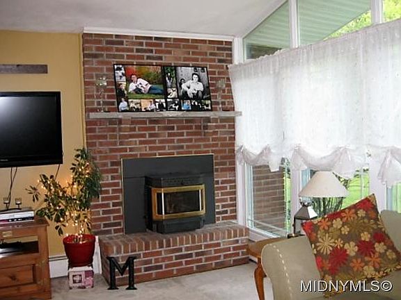 5th image of 155 Knoll Wood Cir
