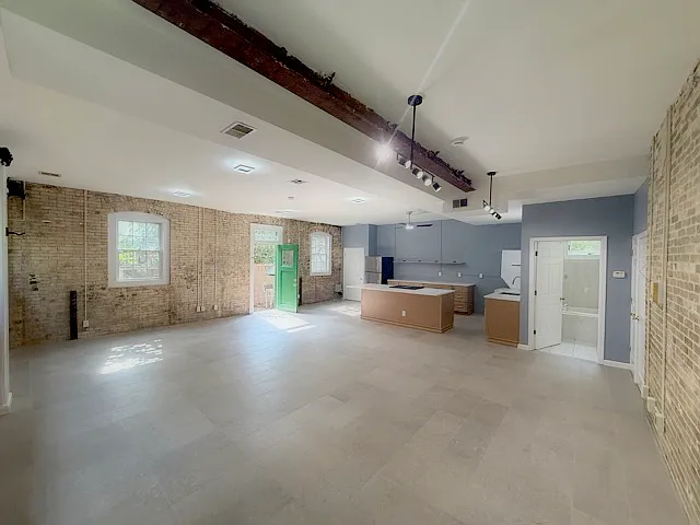 Studio, 900 sqft, $2,100 — Photo 4