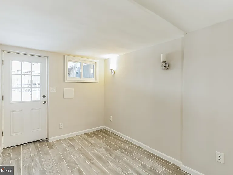 1213 Staples St NE #B — Photo 2