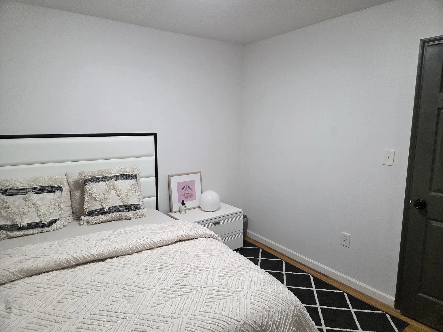 3 bed, 2440 sqft, $1,050 — Photo 2