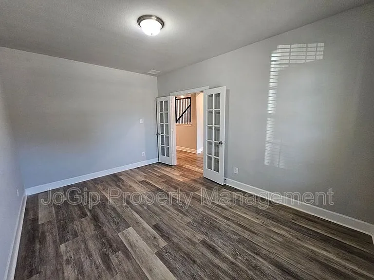 1740 Jamestown Dr — Photo 16