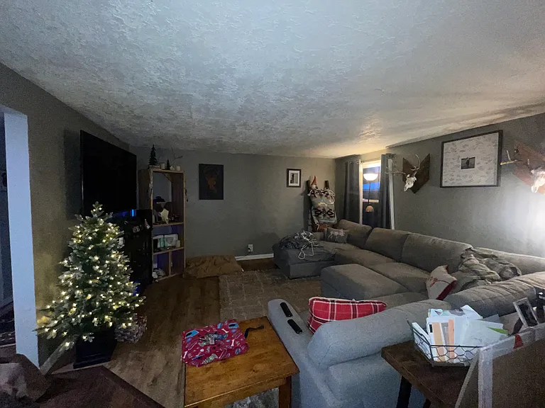 275 Southview Pl S — Photo 3