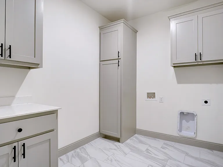219 Community Dr — Photo 3