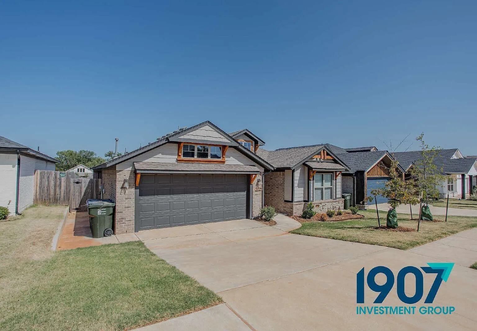 3 bed, 2.0 bath, 2136 sqft, $2,249 — Photo 2