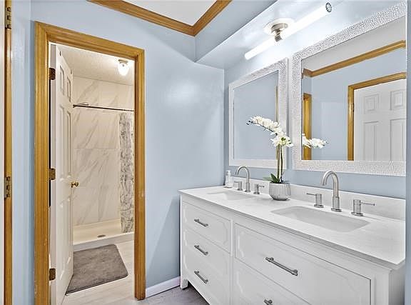 3rd image of 904 Cambridge Cir