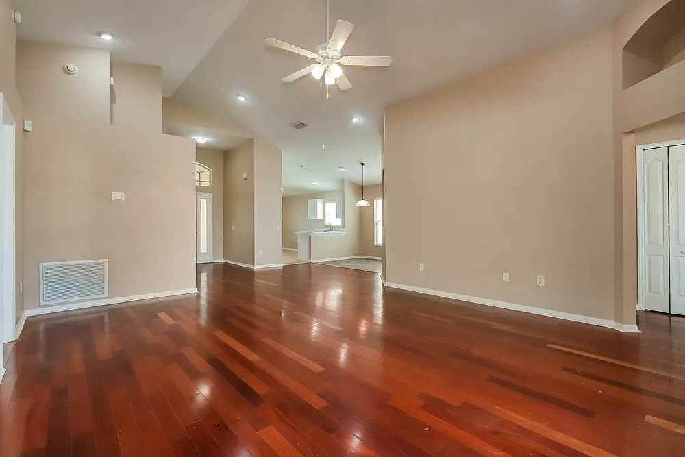 3 bed, 2.0 bath, 1640 sqft, $2,450 — Photo 3