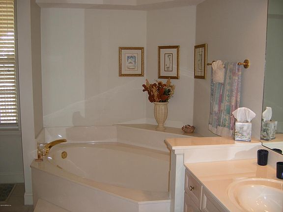 4th image of 345 N Shore Cir Unit 1223