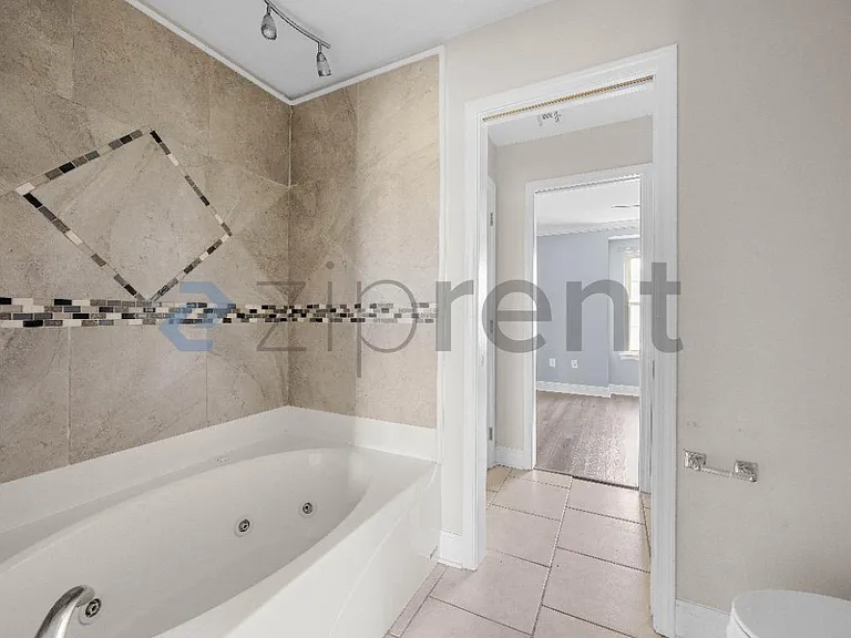 1418 Windsor St #1418 — Photo 23