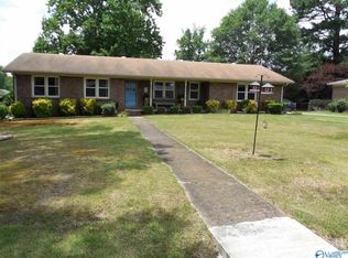 909 Gable Cir SW, Hartselle, AL 35640