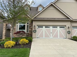 5205 River Creek Rd, Lyndhurst, OH 44124
