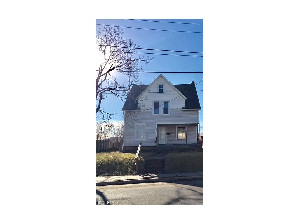 2106 Navarre Rd SW photo 1