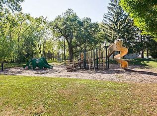 4989 Prairie Oak Rd, Gurnee, IL 60031