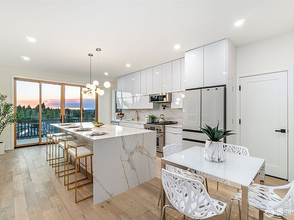 2nd image of 3022 Sylvan Drive W