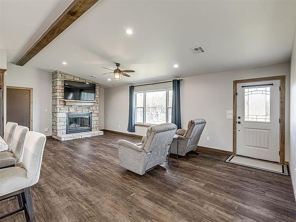 3rd image of 29605 Kickapoo Rd