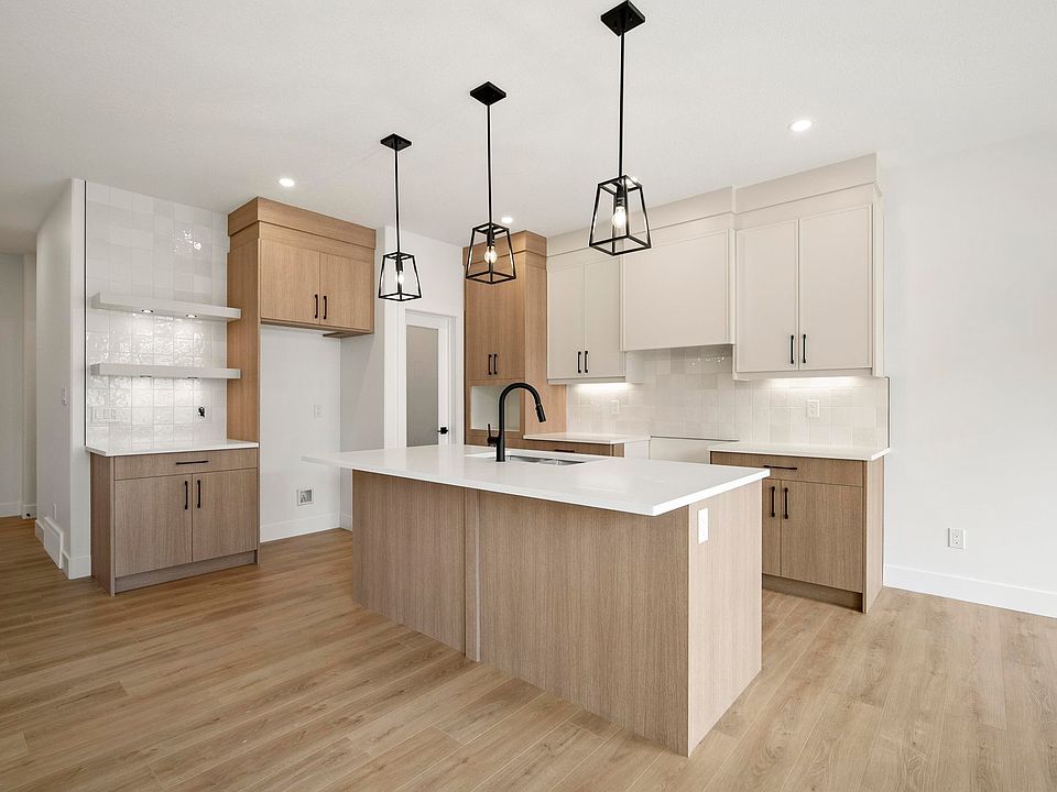 1st image of 113 Caledon Cres