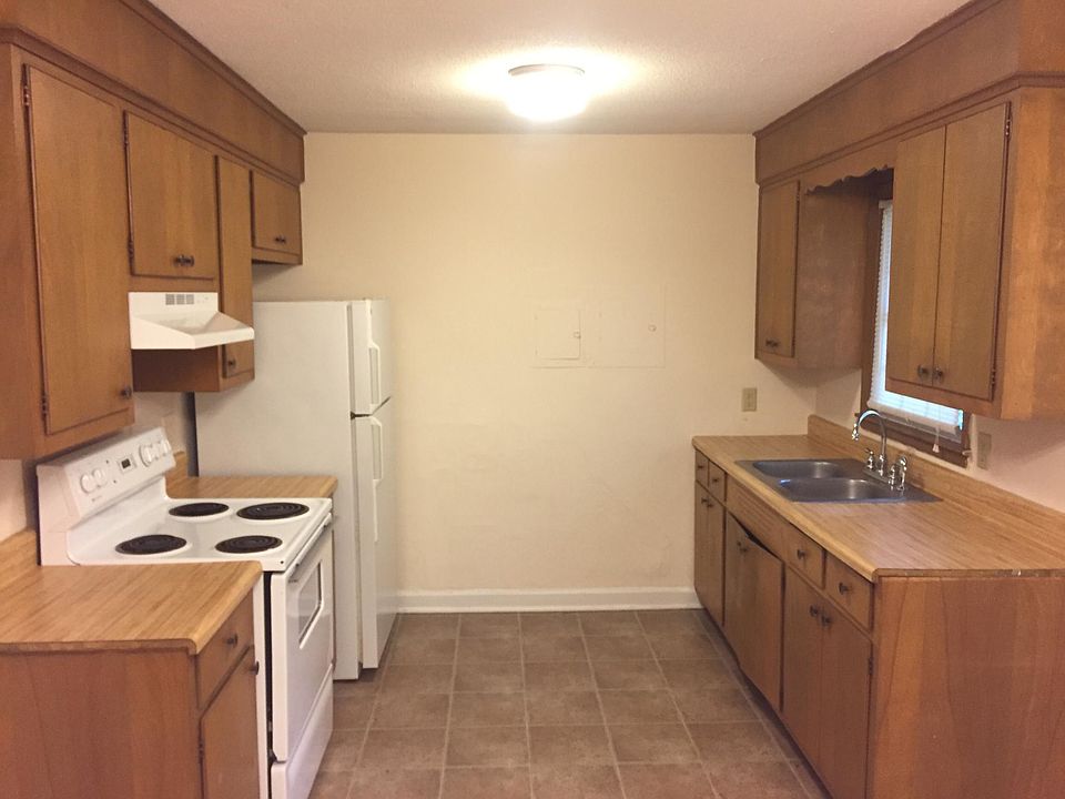 2nd image of 710 Riverside Dr APT 3