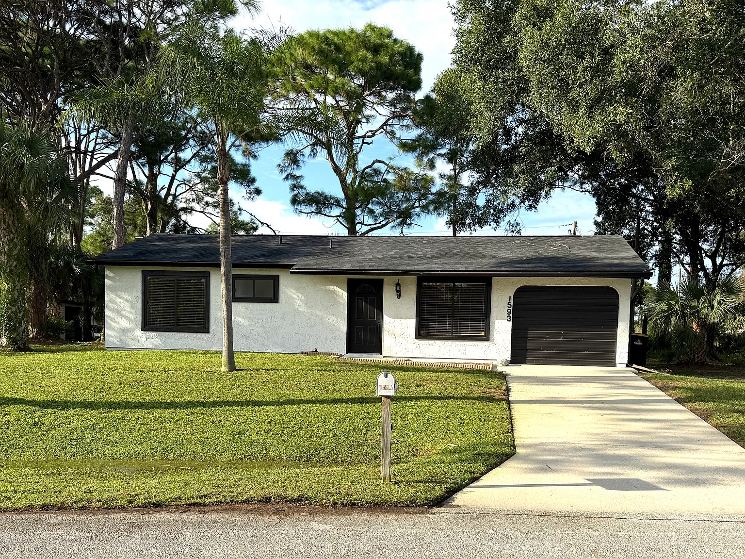 2 bed, 888 sqft, $1,575 — Photo 1