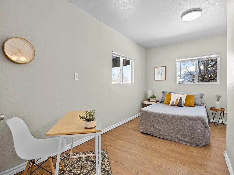 895 Grove St #B — Photo 14