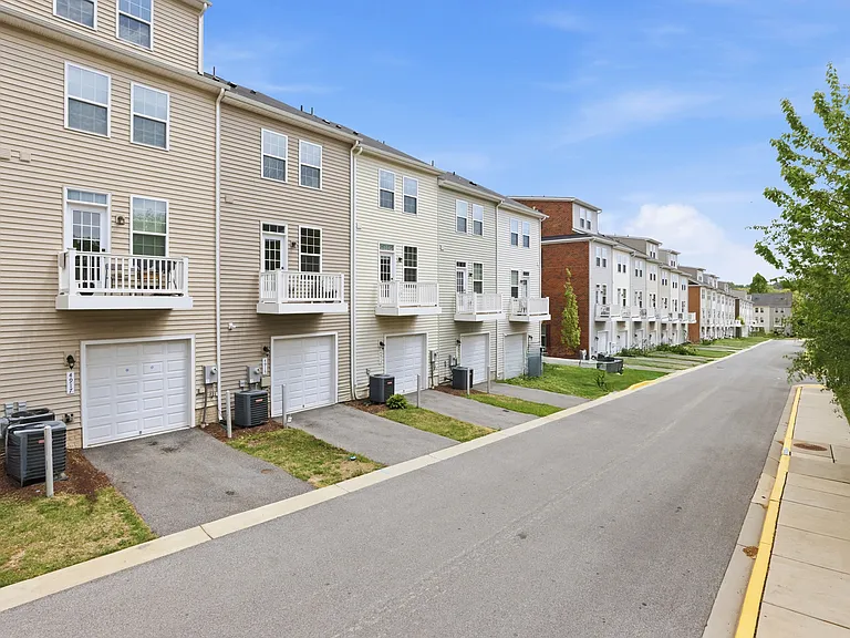 4915 Crest View Dr — Photo 34