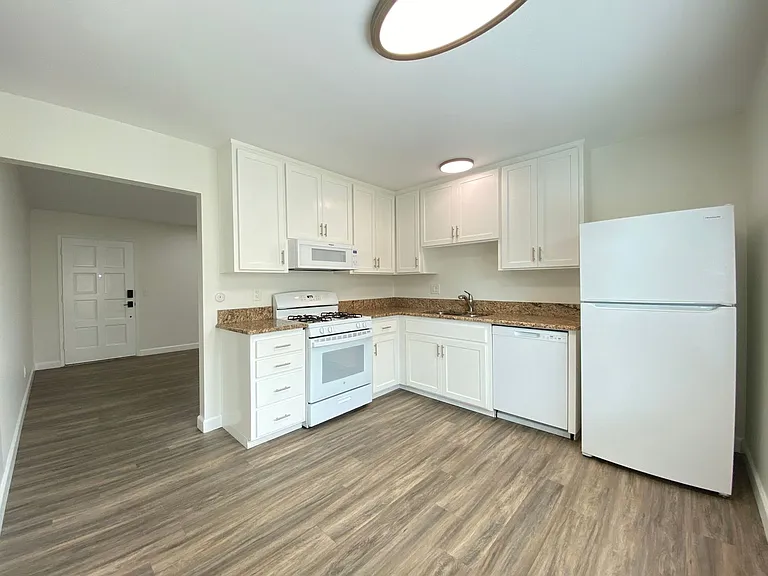 El Camino Grove Apartment Homes — Photo 4