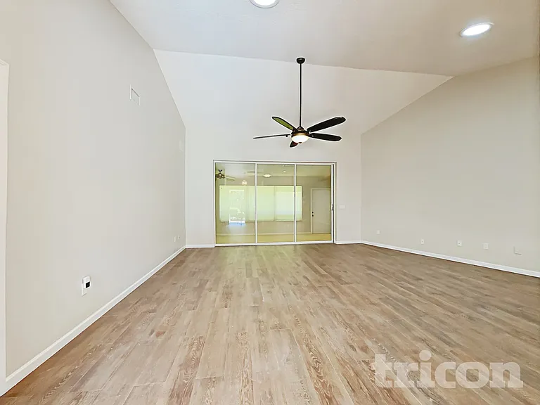 36 Redbay Ct W — Photo 17