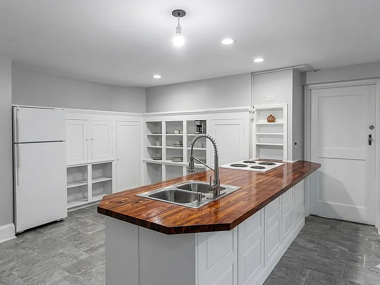 285 Lark St #1 — Photo 8