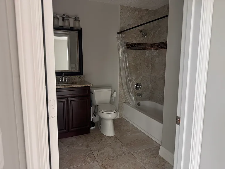 990 Windbrook Dr — Photo 11