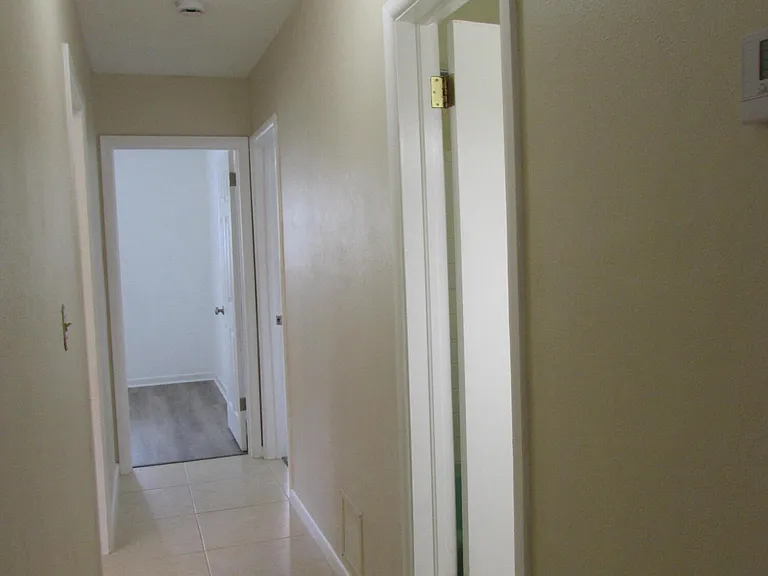 211 W Laila Dr — Photo 18